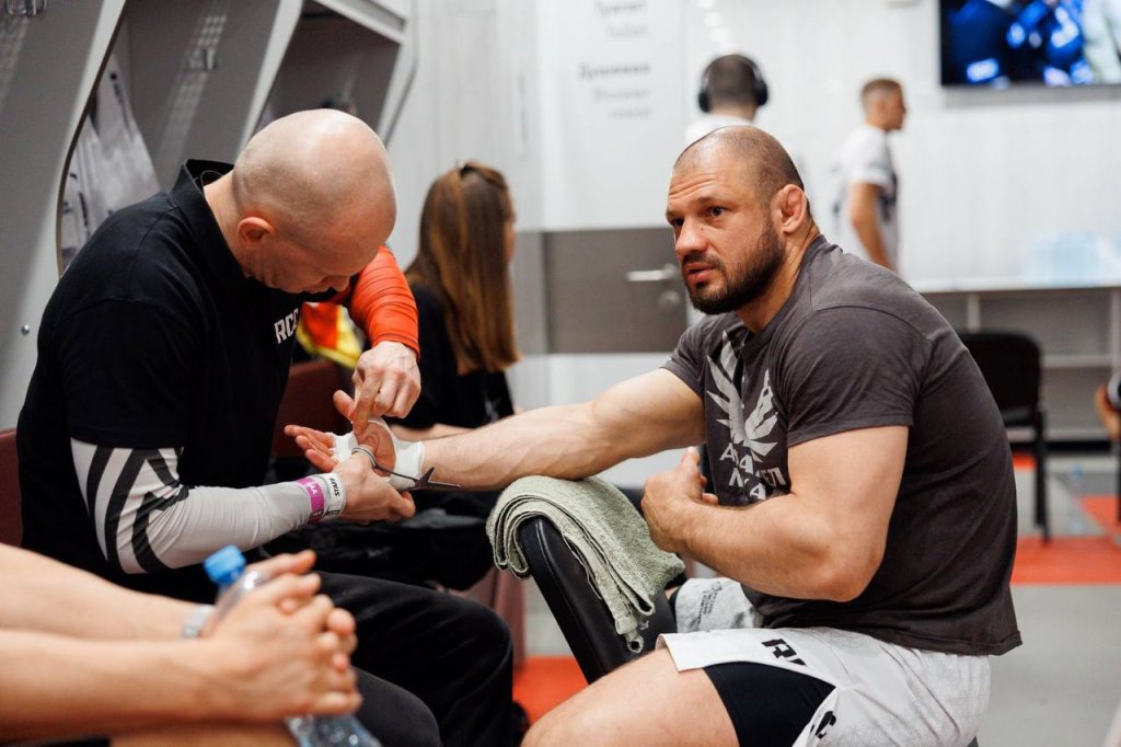 Служба в органах, ночевки в машине и хейтеры-помощники. Штырков отмечает 10 лет карьеры в единоборствах