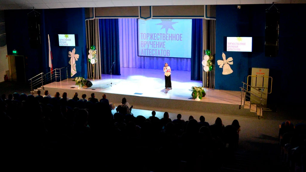 В школах Академического вручили аттестаты: медалистов стало больше