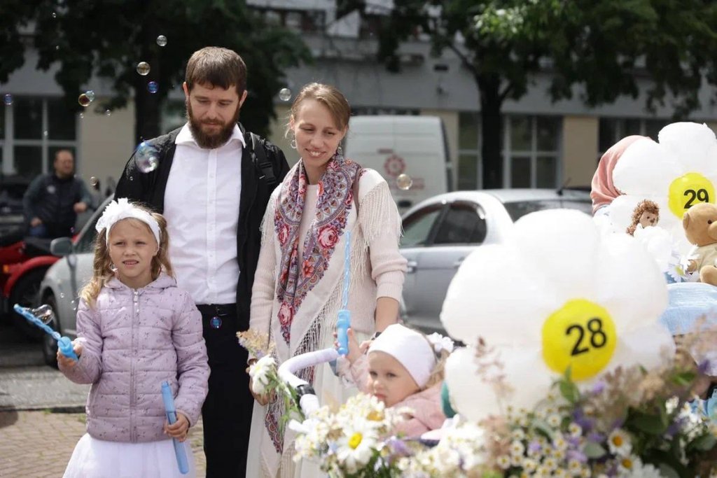 Екатеринбург отметил праздник Белого цветка