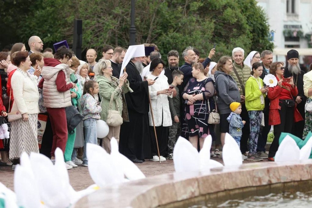 Екатеринбург отметил праздник Белого цветка