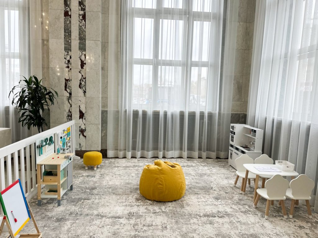 На Екатеринбургском вокзале открыли бизнес-зал с игровыми приставками и душевой