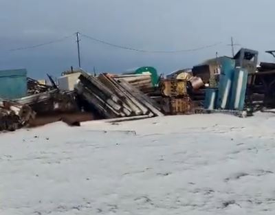 «Мы забытые люди на большой свалке»: авторы жалобы Бастрыкину показали ямальскую деревню без воды и еды