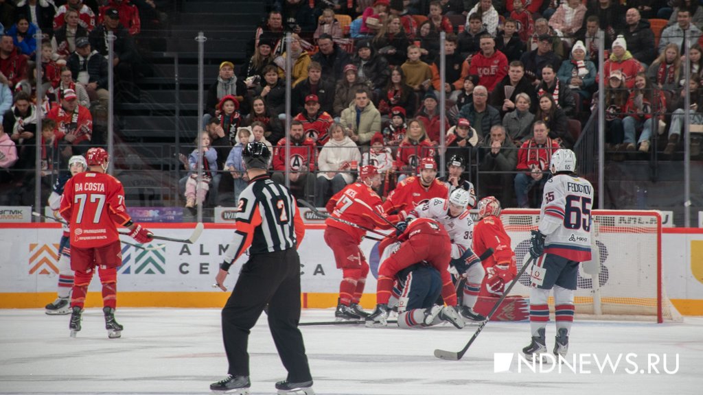 «Автомобилист» разгромил «Нефтехимик» в «пушистом» матче (ФОТО)