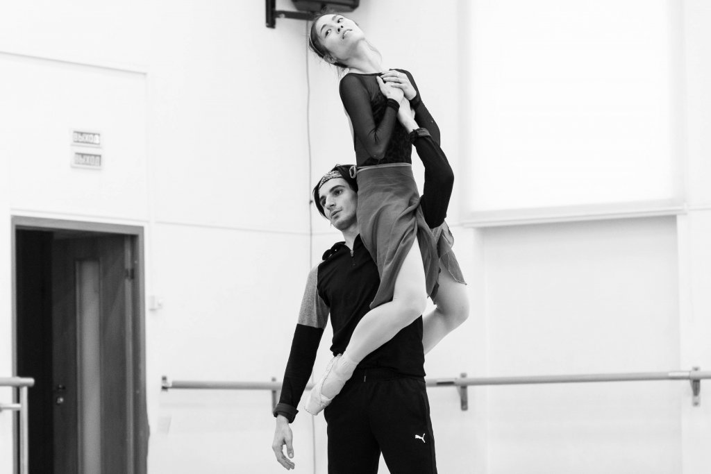 В Оперном показали репетицию премьеры «Быстрые свидания» (ФОТО)