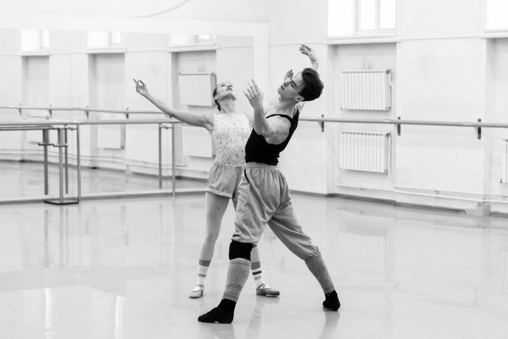 В Оперном показали репетицию премьеры «Быстрые свидания» (ФОТО)