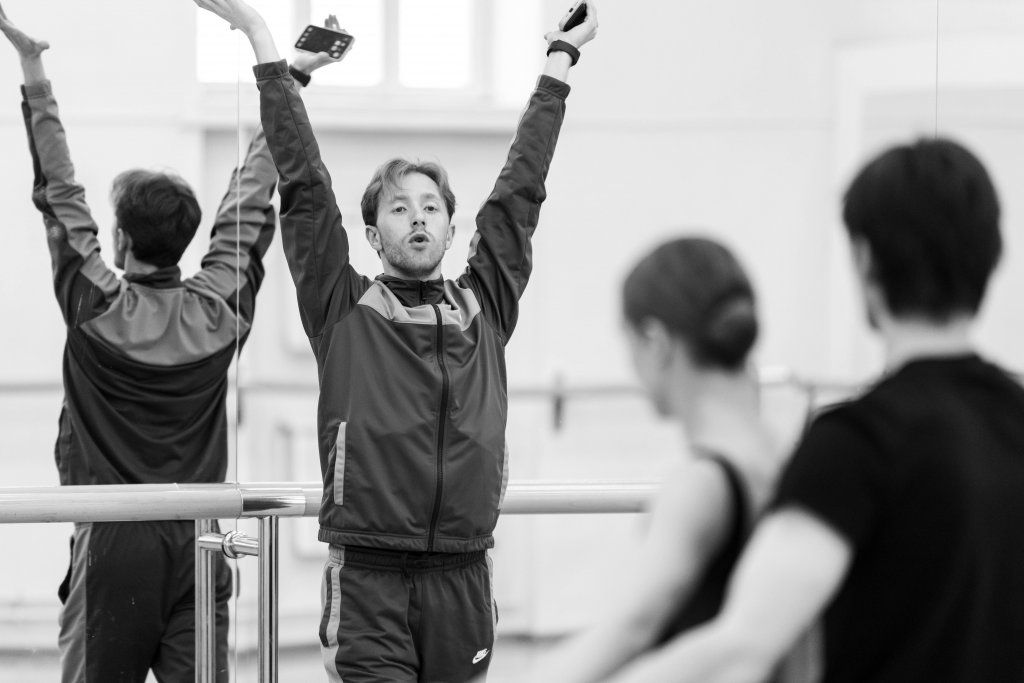 В Оперном показали репетицию премьеры «Быстрые свидания» (ФОТО)