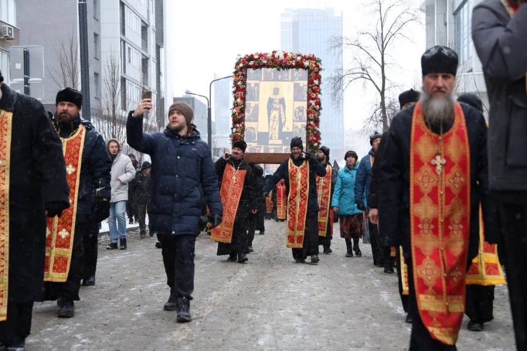 Екатеринбург отметил День святой Екатерины богослужением и крестным ходом