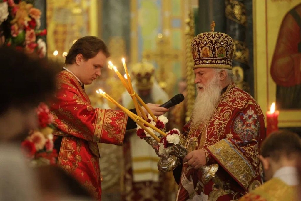 Екатеринбург отметил День святой Екатерины богослужением и крестным ходом