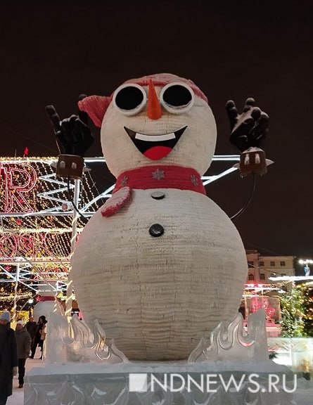 В Екатеринбурге открылся рокерский ледовый городок (ФОТО)