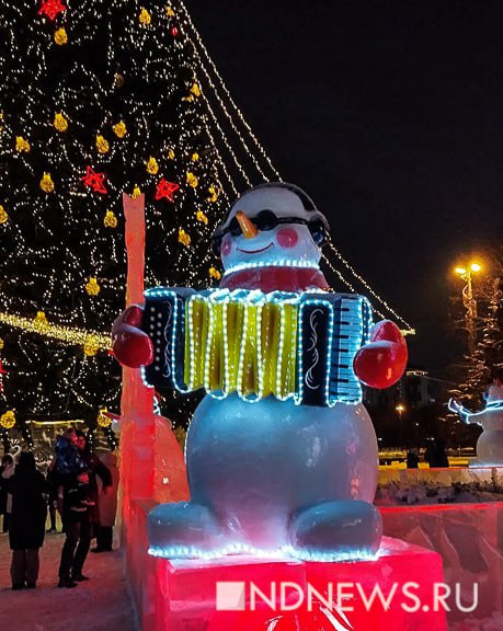В Екатеринбурге открылся рокерский ледовый городок (ФОТО)