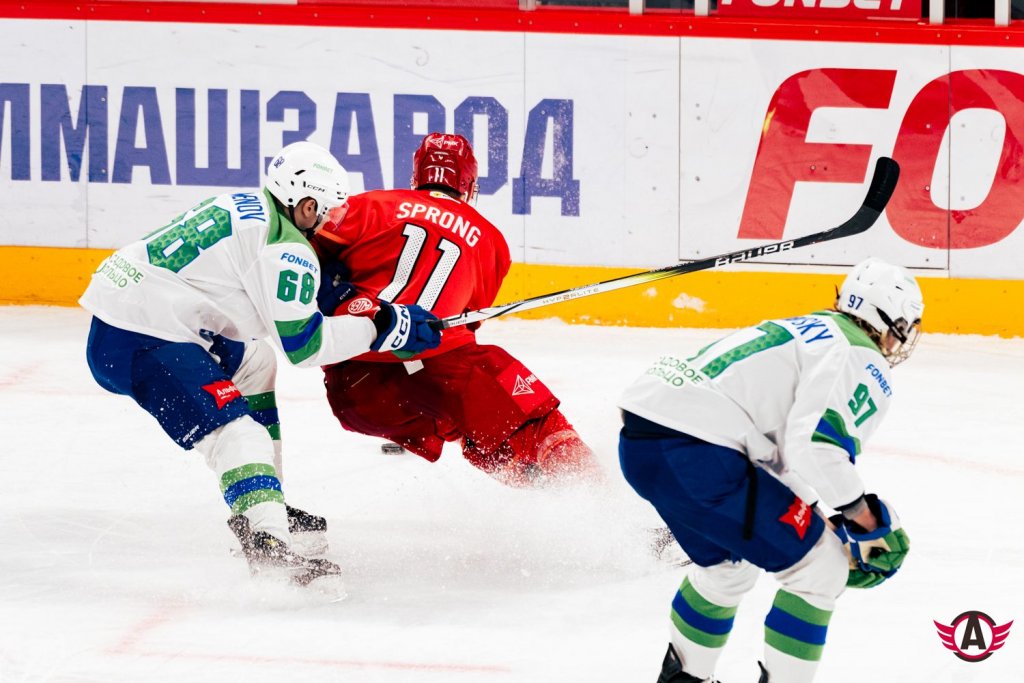 «Автомобилист» разгромил «Салават Юлаев» дома – дублями отметились Буше и Спронг