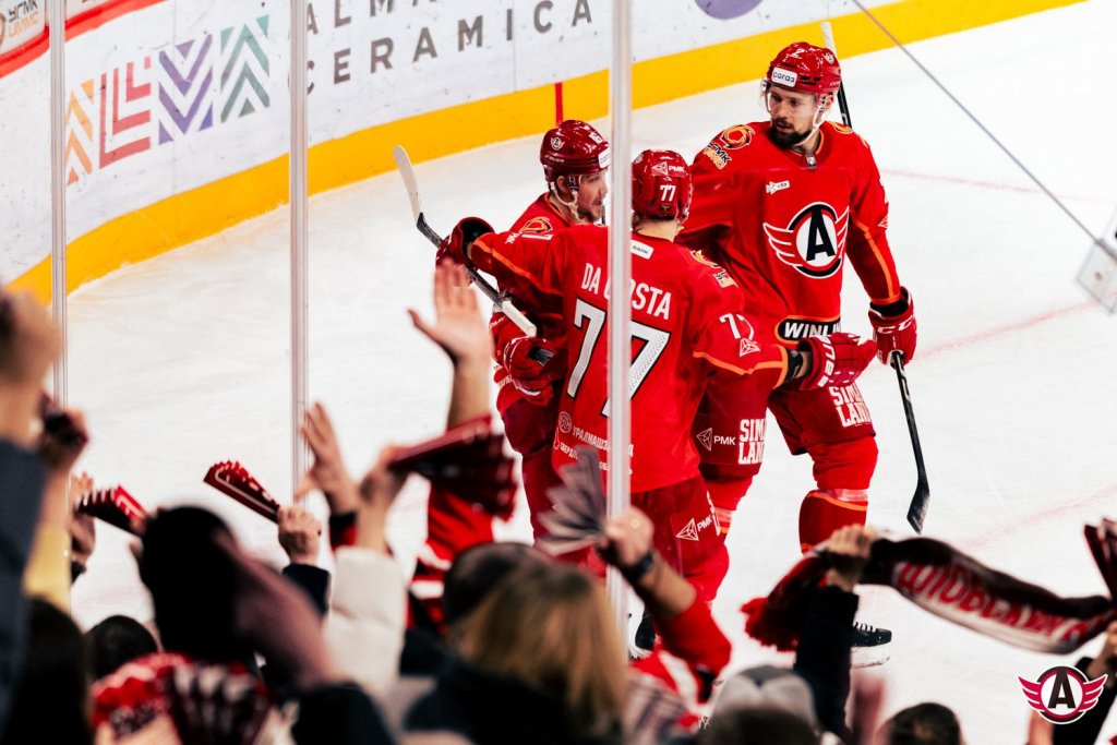 «Автомобилист» разгромил «Салават Юлаев» дома – дублями отметились Буше и Спронг