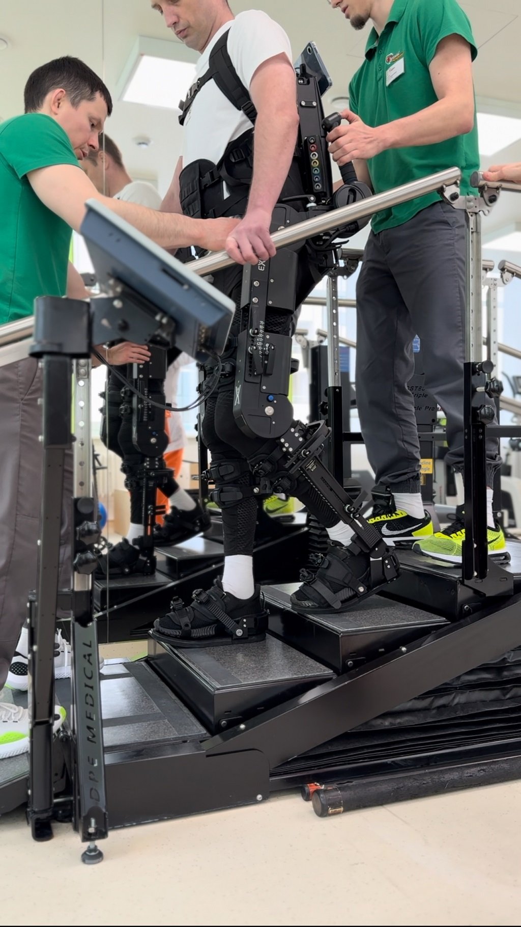 Больница Екатеринбурга купила экзоскелет для инновационной реабилитации пациентов (ФОТО)