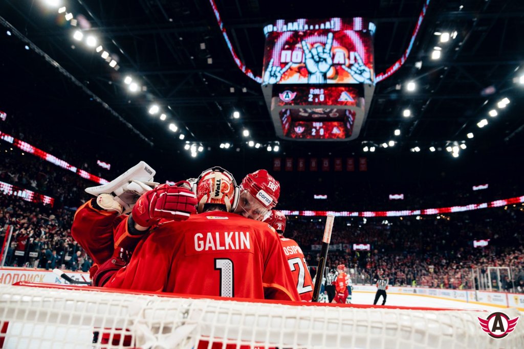 «Автомобилист» начал плей-офф с победы: драки, голы Спронга и рок-н-ролл