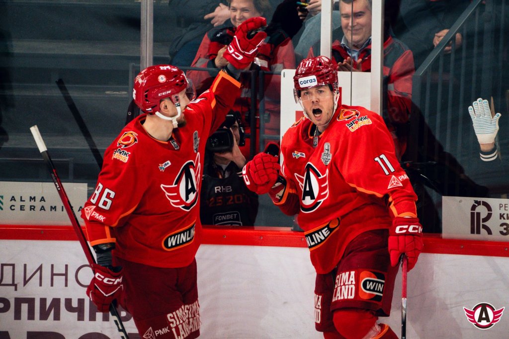 «Автомобилист» начал плей-офф с победы: драки, голы Спронга и рок-н-ролл