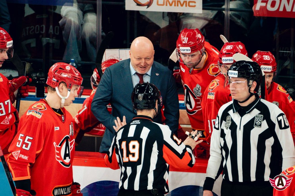 «Автомобилист» начал плей-офф с победы: драки, голы Спронга и рок-н-ролл