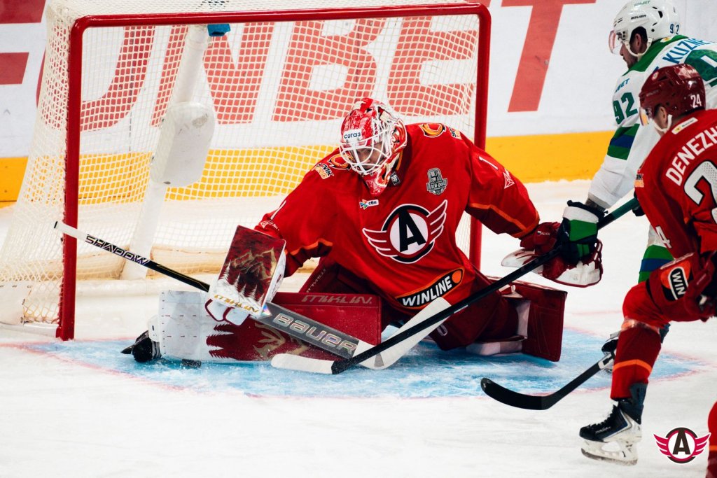 «Автомобилист» начал плей-офф с победы: драки, голы Спронга и рок-н-ролл