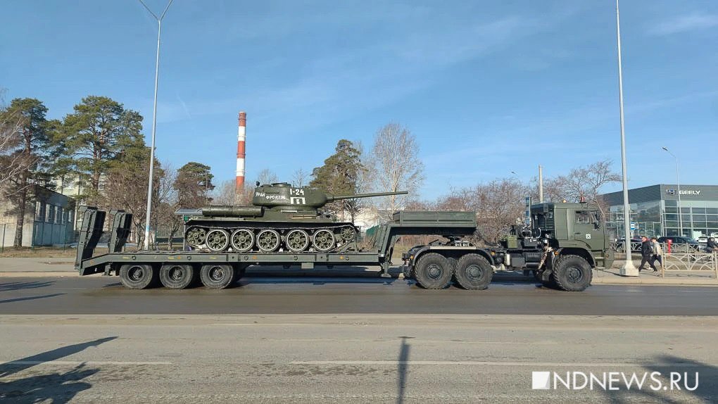 По Вторчермету проехали танки (ФОТО)