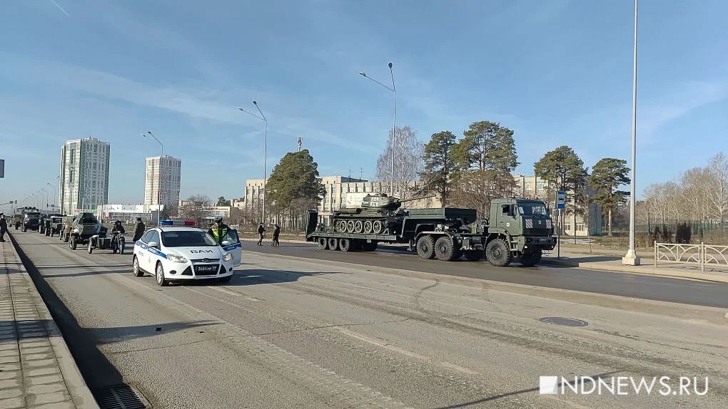 По Вторчермету проехали танки (ФОТО)