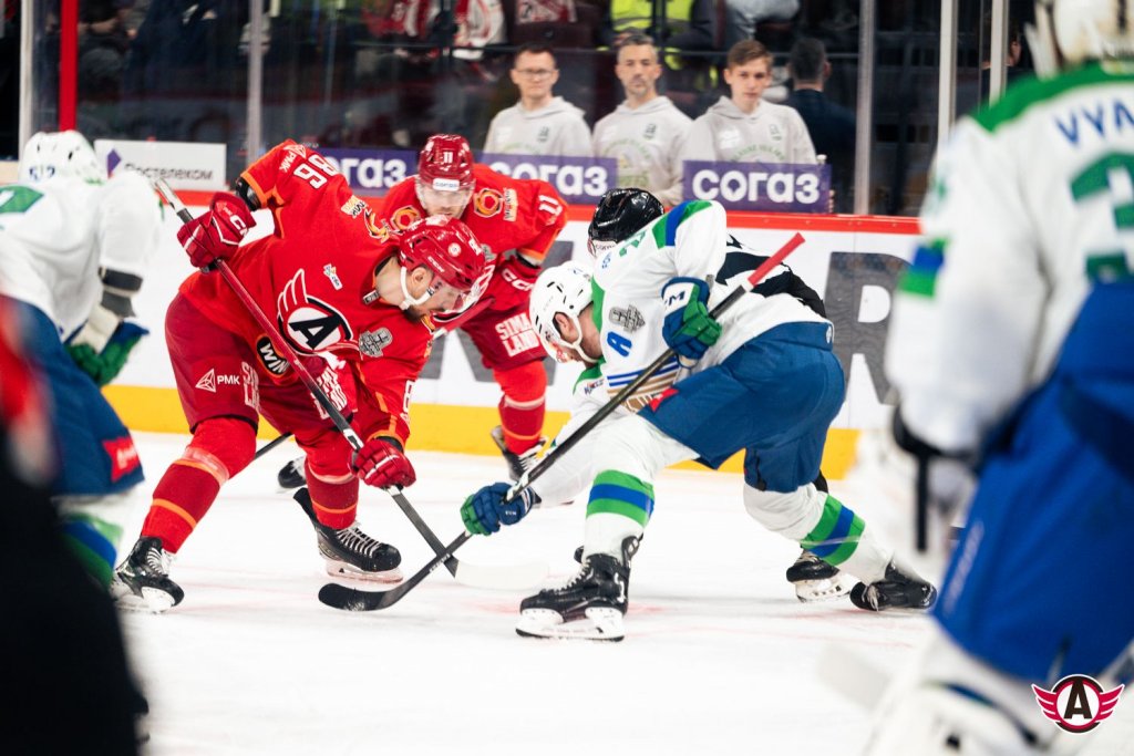 «Автомобилист» еще в игре: уральцы победили «Салават» на домашнем льду и вернули серию в Уфу