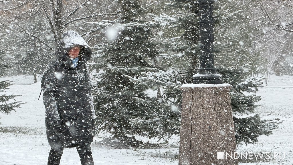 «На дорогах жутко», – в Екатеринбурге бушует апрельская метель (ФОТО)