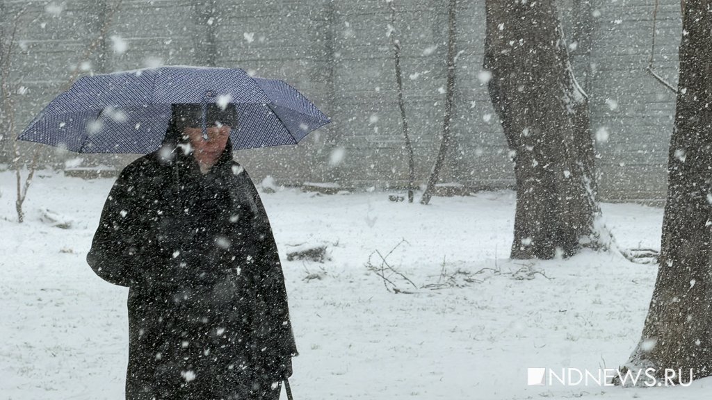 «На дорогах жутко», – в Екатеринбурге бушует апрельская метель (ФОТО)