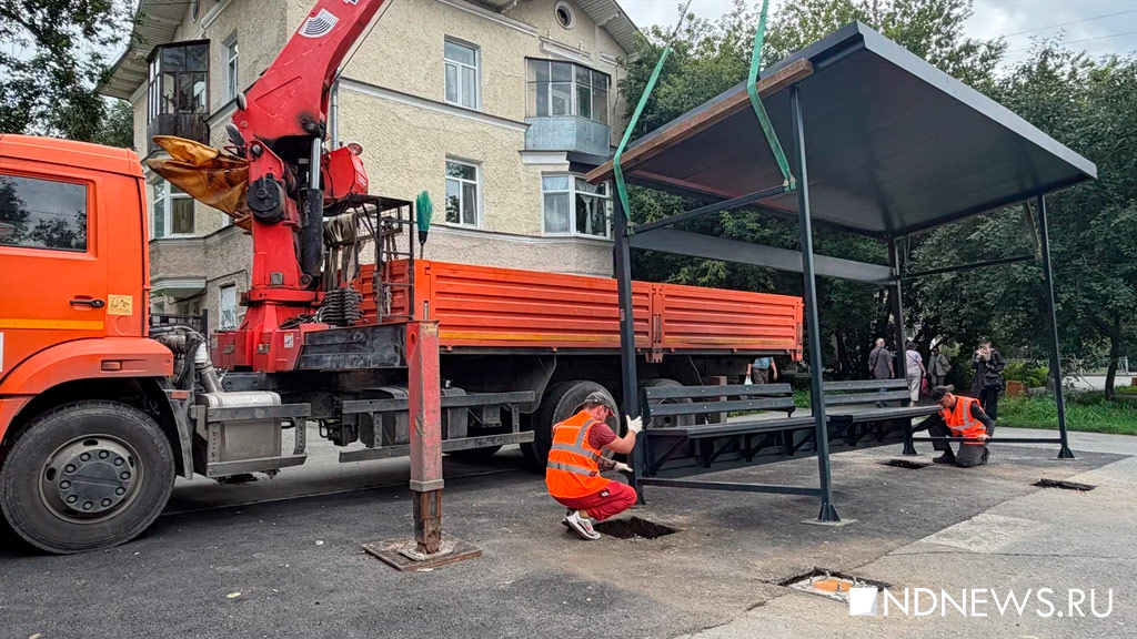 В Екатеринбурге монтируют новые остановки (ФОТО)