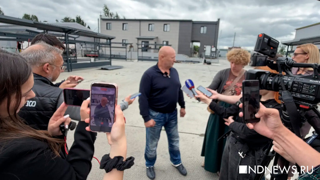 В Екатеринбурге монтируют новые остановки (ФОТО)