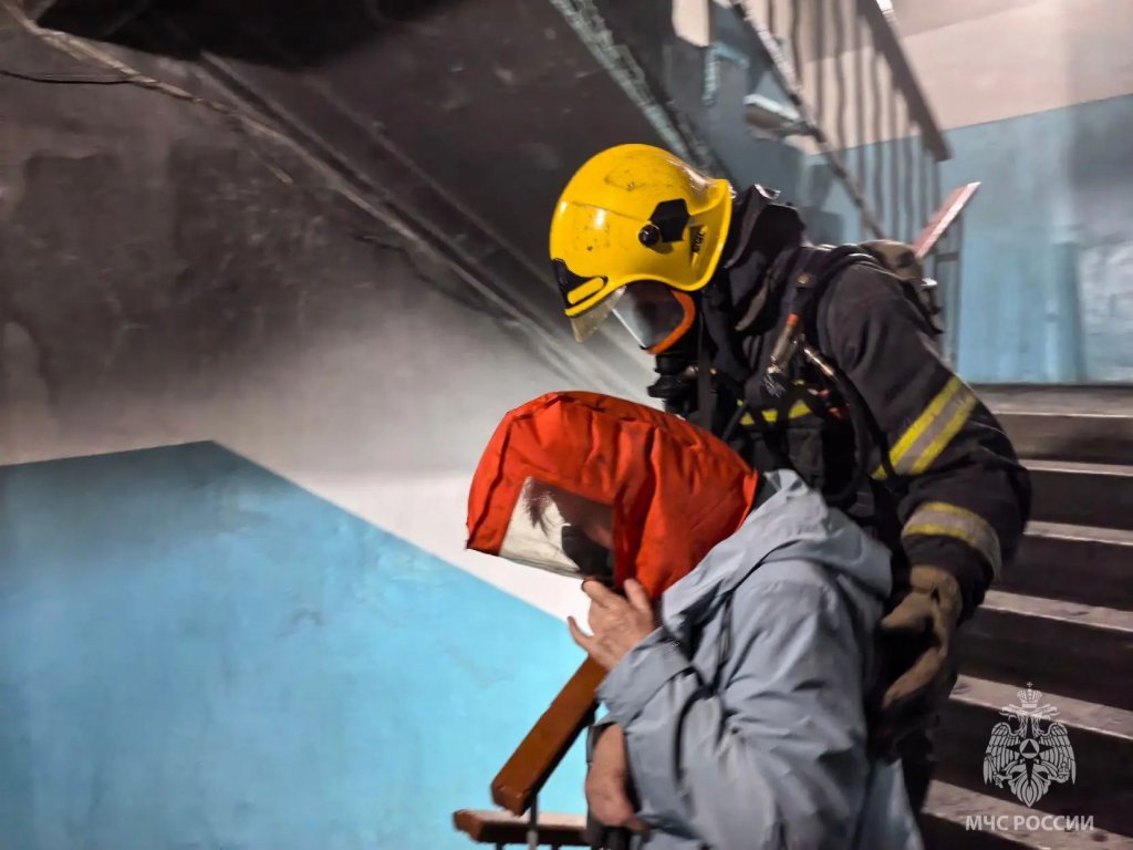 Ночной пожар в многоэтажке в Челябинске: спасены 8 человек