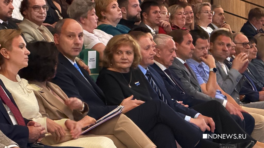 Паслер поздравил учителей и поблагодарил депутатов: «Образование у нас в приоритете»