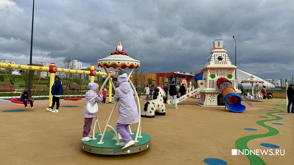 В Академическом открыли детскую площадку в стиле дымковской игрушки (ФОТО)