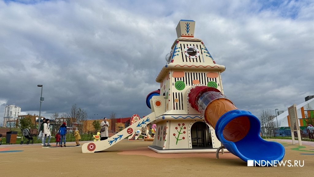 В Академическом открыли детскую площадку в стиле дымковской игрушки (ФОТО)