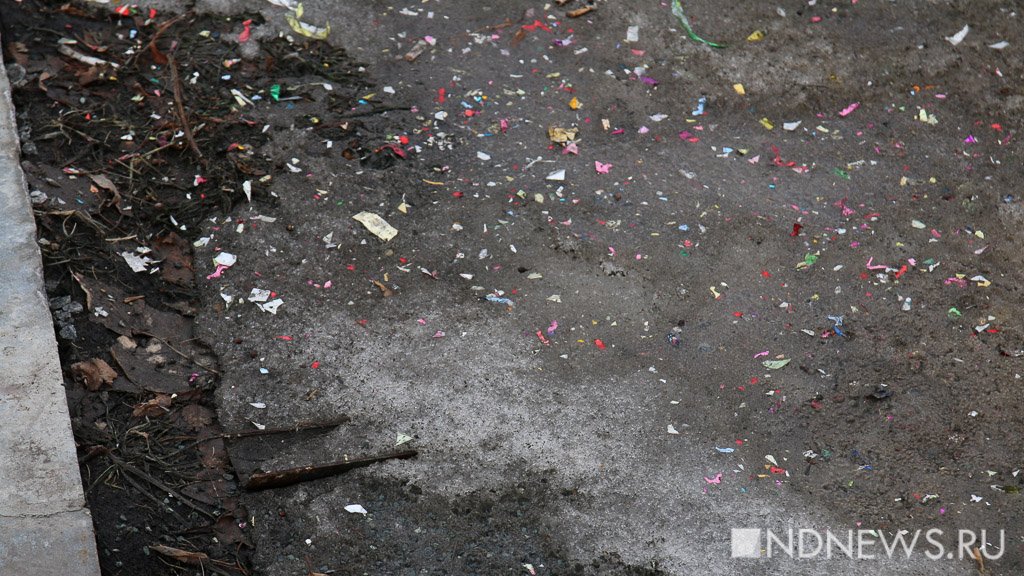 Новый День: Выпускник семинарии с пастафарианцем в сквере у Драмы провели молитву и клоунаду (ФОТО)