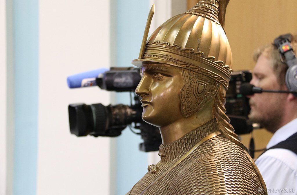 Новый День: Красный блокнот, губернаторские амбиции и небывалая доступность: Алексей Текслер провел первую пресс-конференцию (ФОТОРЕПОРТАЖ)