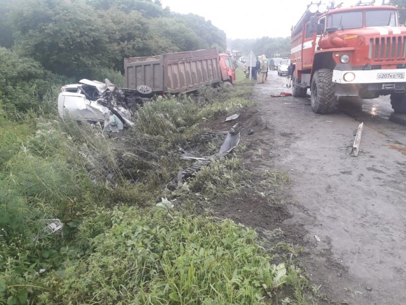 Новый День: В ДТП с самосвалом в Приморье погибли шесть человек