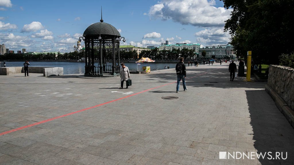 Новый День: Гулять не мешает: плитку на набережной Городского пруда починят когда-нибудь (ФОТО)
