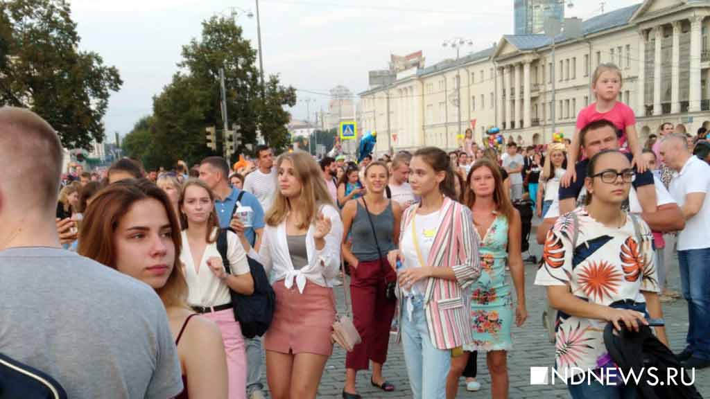 Новый День: Екатеринбург отмечает день города: ФОТО, ВИДЕО, трансляция