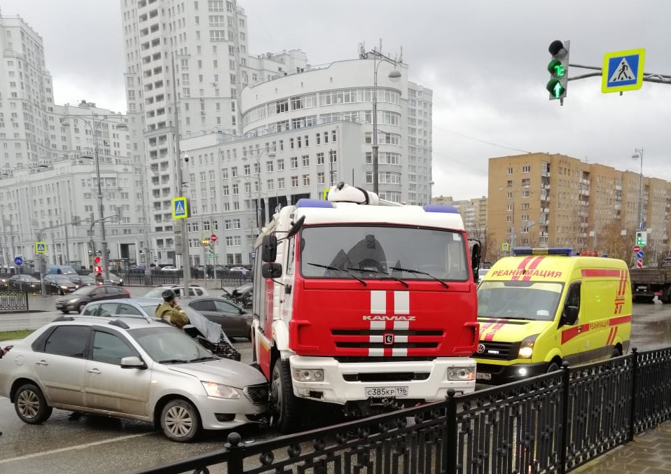 Уступи дорогу пожарной машине