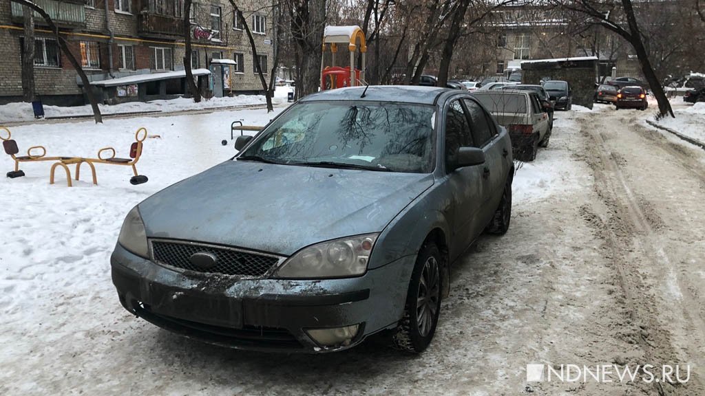 Новый День: Из-за нечищеных дворов, бездействия УК и чиновников в Екатеринбурге активизировались гряземесы (ФОТО)