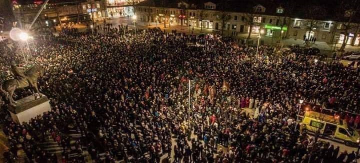 Новый День: Черногорию трясет: массовые протесты охватили всю страну