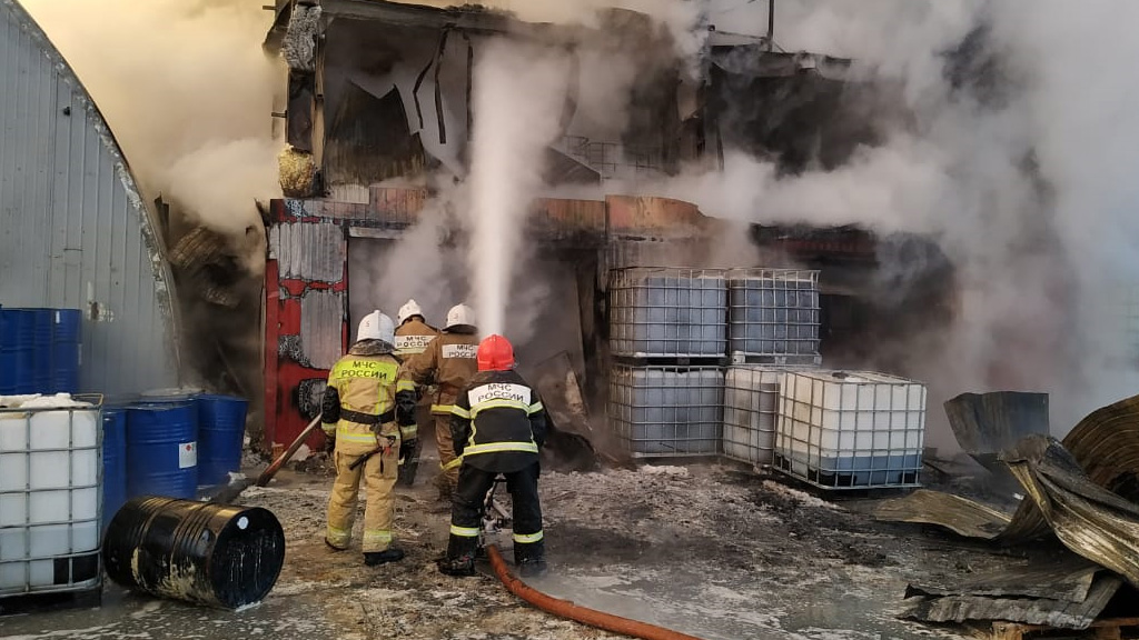 Новый День: Крупный пожар в Екатеринбурге потушен