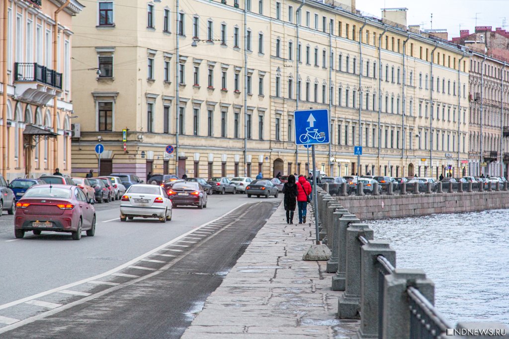 Новый День: В Санкт-Петербурге велодорожки пытаются превратить в парковки (ФОТО)