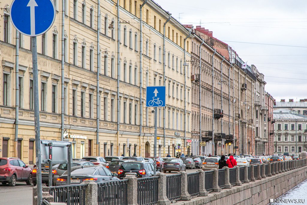 Новый День: В Санкт-Петербурге велодорожки пытаются превратить в парковки (ФОТО)