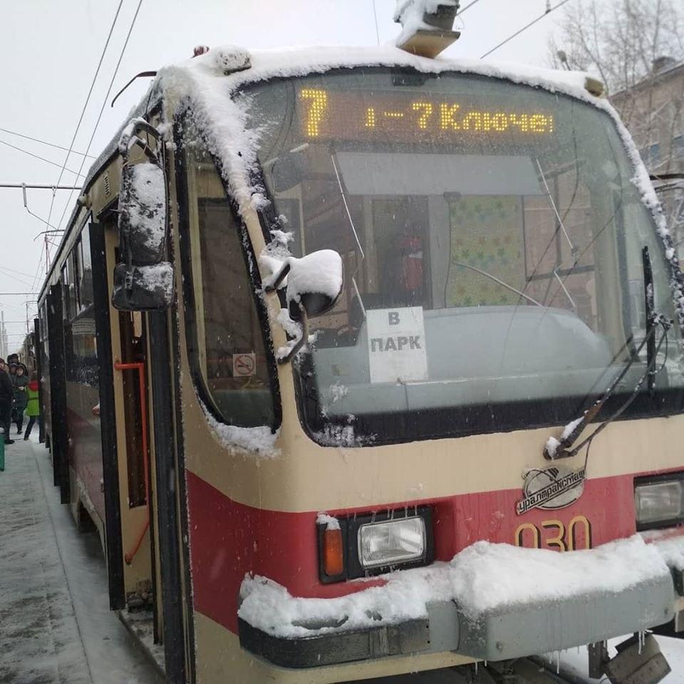 Новый День: В Екатеринбурге в час пик встали трамваи (ФОТО)