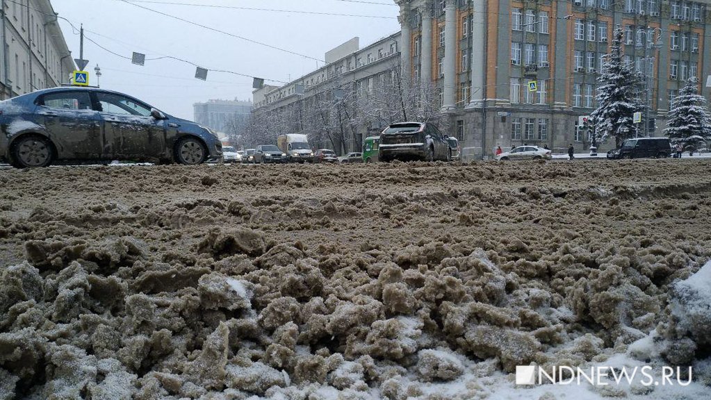 Новый День: Екатеринбург засыпало снегом, город стоит в пробках (ФОТО)