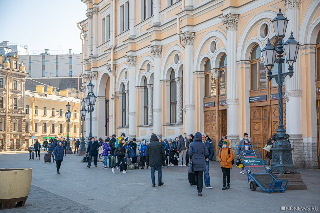 Новый День: Обычное утро: как Петербург переживает жесткий карантин (ФОТОРЕПОРТАЖ)