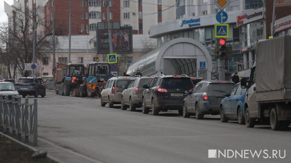 Новый День: На четвертой неделе самизоляции в Екатеринбург вернулись пробки (ФОТО)