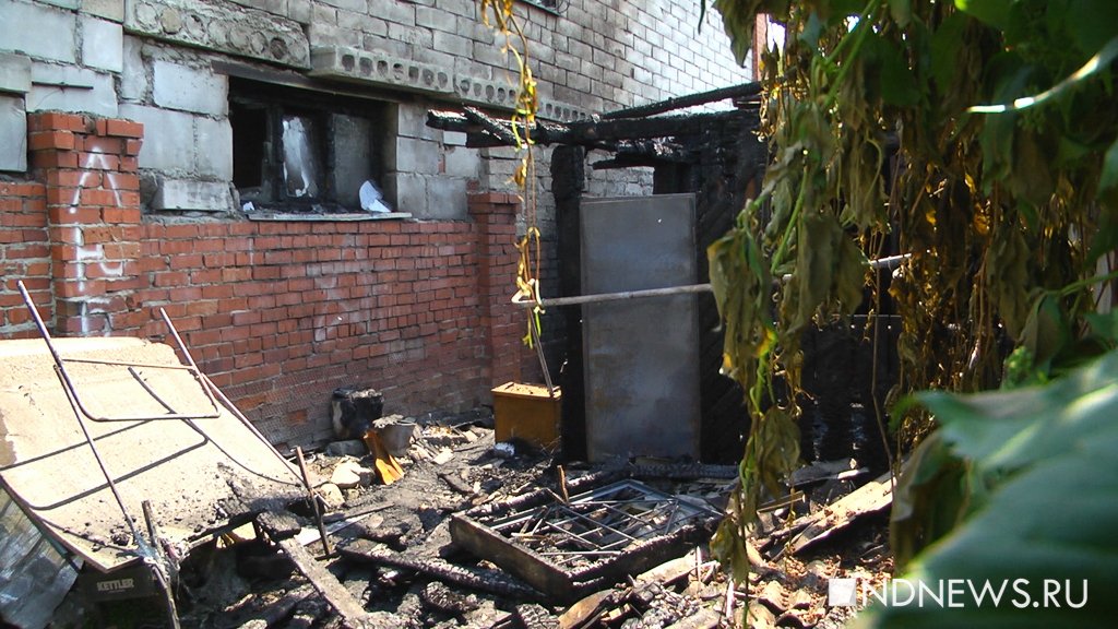 Новый День: На Уктусе за ночь дважды загорелся частный дом (ФОТО)