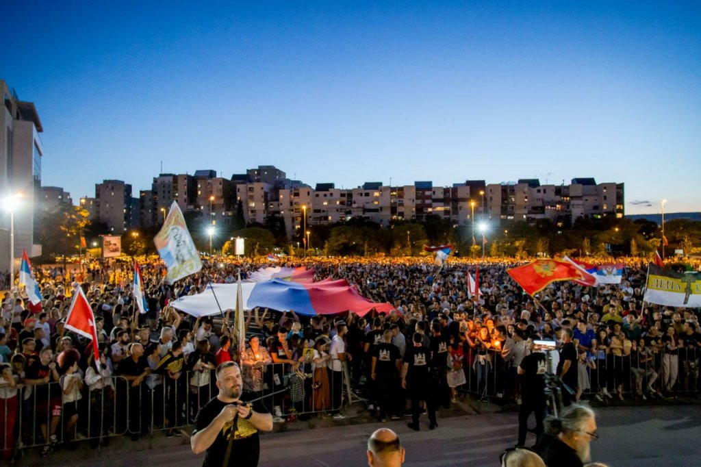 Новый День: В Черногории после акций протеста полиция задерживает священников Сербской православной церкви