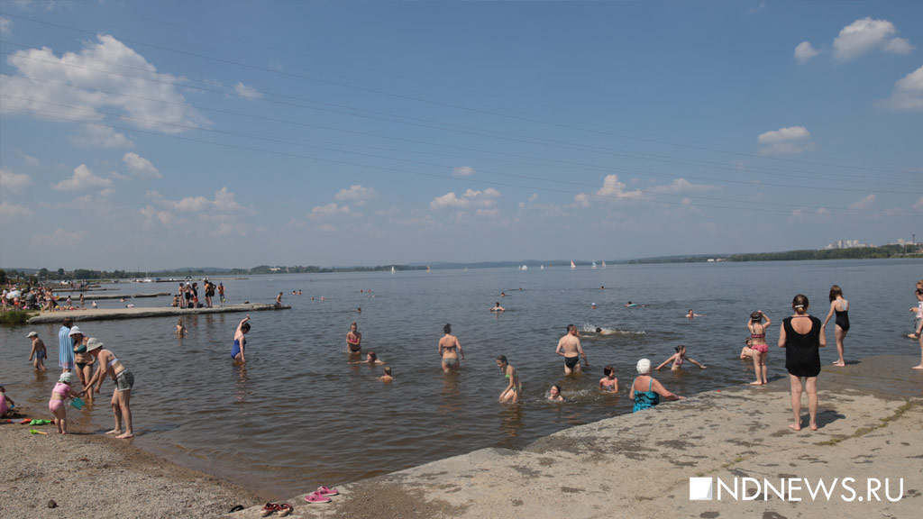 Ни масок, ни дистанции – жители Екатеринбурга оккупировали городские пляжи (ФОТО)